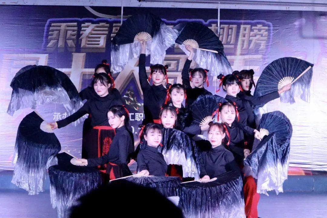 怎么唱歌才能唱好转音 e72ef657d2f14411b82984bb75e673f9.jpeg