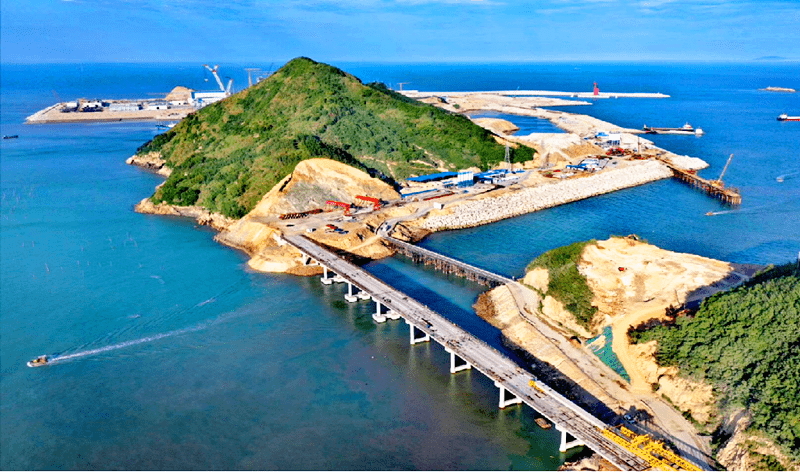 由公 司 参建的盐通高铁,铜万高速和霞浦核电厂进场道路工程项目