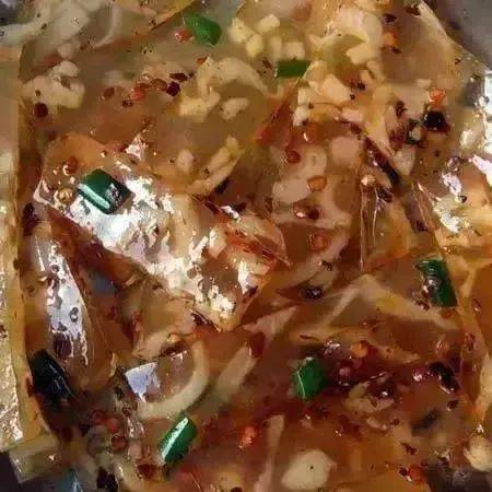 如何做猪皮冻色香味俱全 cc48c8b6fb4244968c8043aab4024d04.jpeg