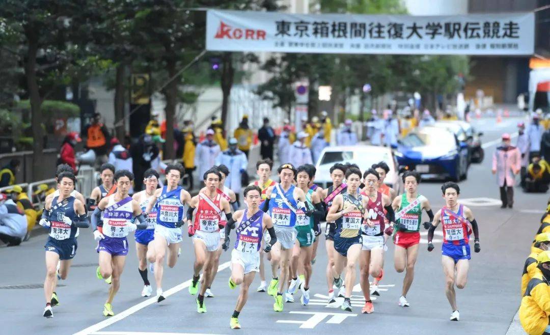 97届日本箱根驿传前半程:创价大学首夺冠军 青山学院大跌眼镜