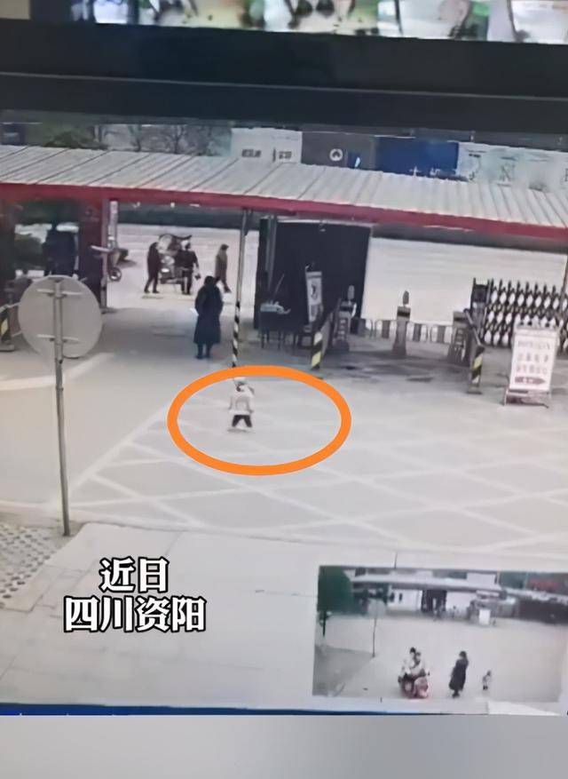 悲剧！四川一幼儿站马路中央遭车碾压，家长不救孩子反而先打司机