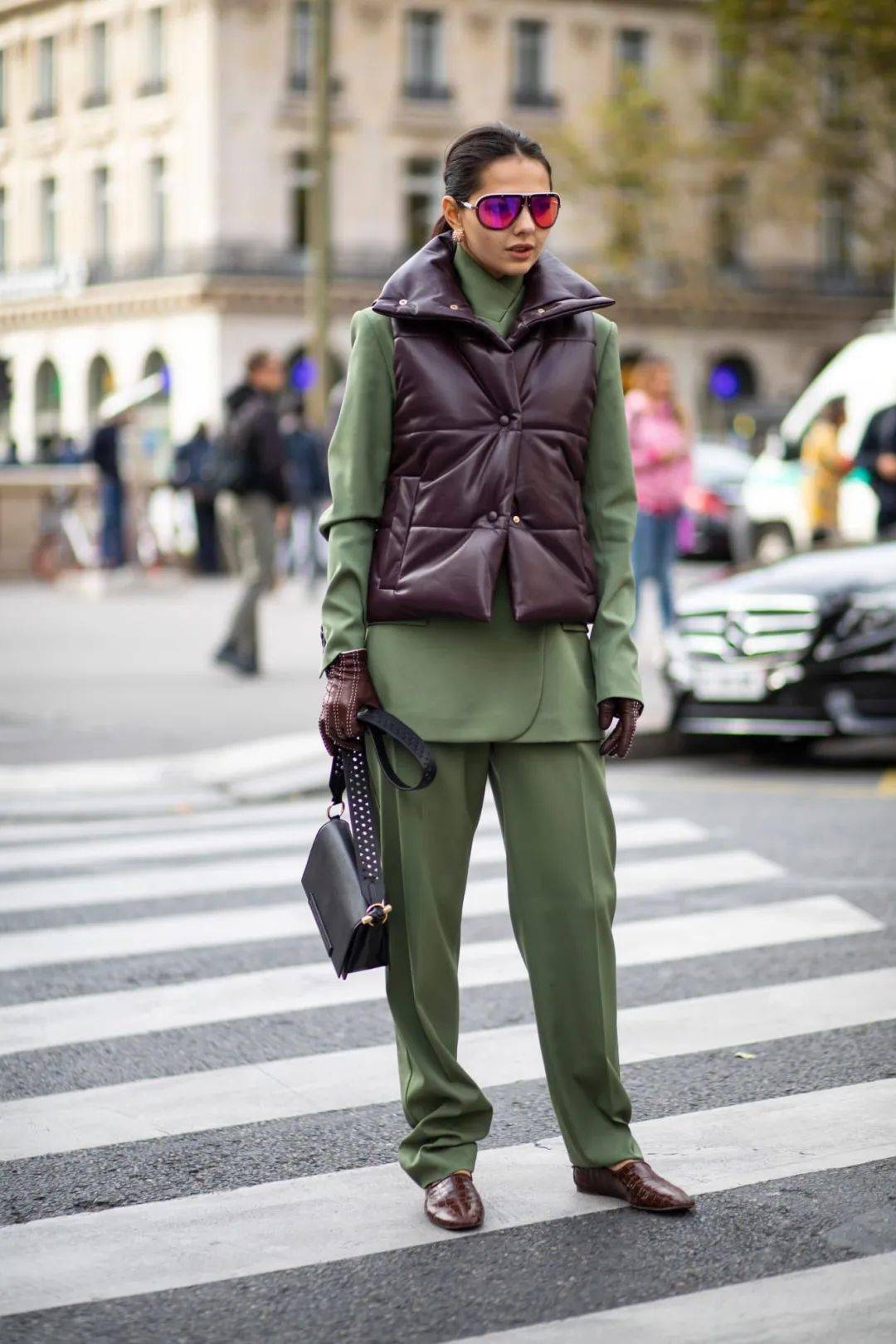 绿配棕色好看吗 c37c07e48bd4467282edf886b4d248f7.jpeg