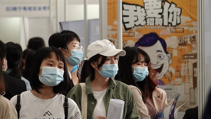 2020大学生就业力报告：仅三成毕业生月薪超过五
