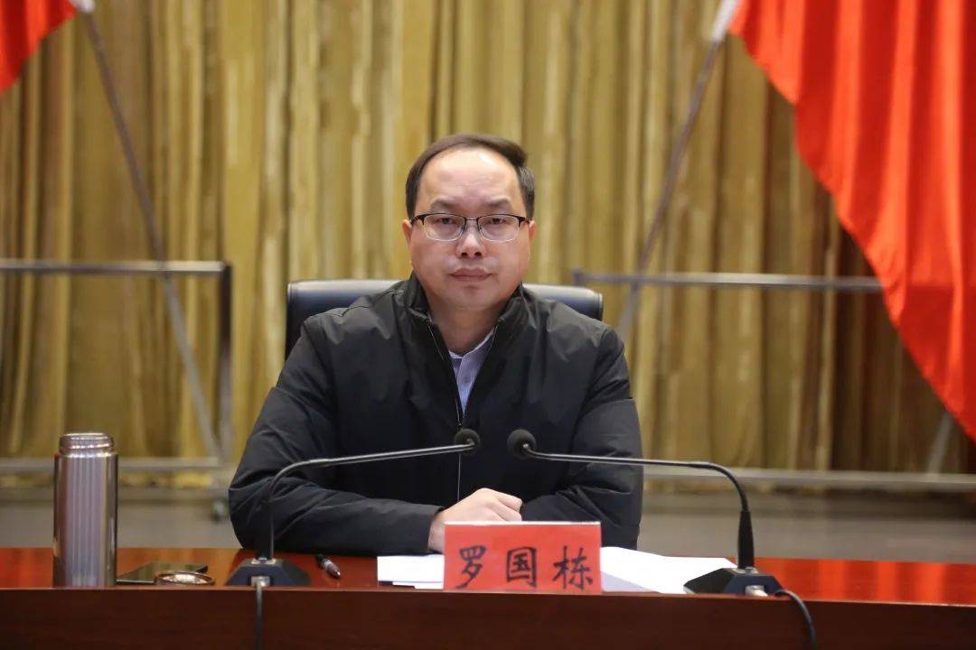 南昌县(小蓝经开区)召开劳模事迹报告会