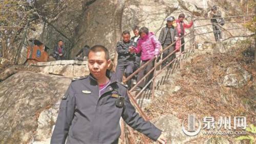 游客登山不适 景区紧急救援