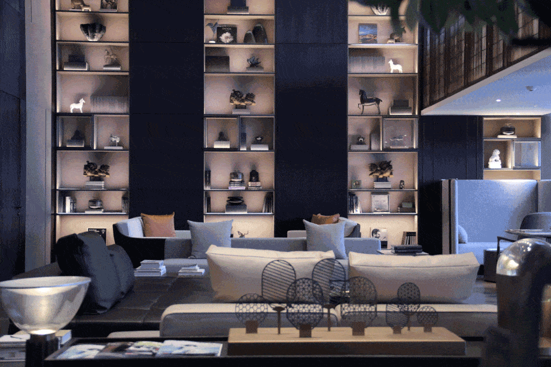 十里长街不灭的烟火,衣香鬓影不散的晚宴,那里有李白的月亮崔护的桃花