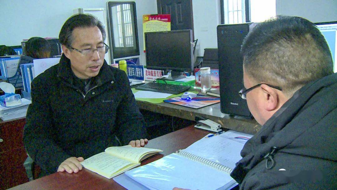 针对村里低保分配存在的突出问题,刘华着手组建由时任村党委副书记