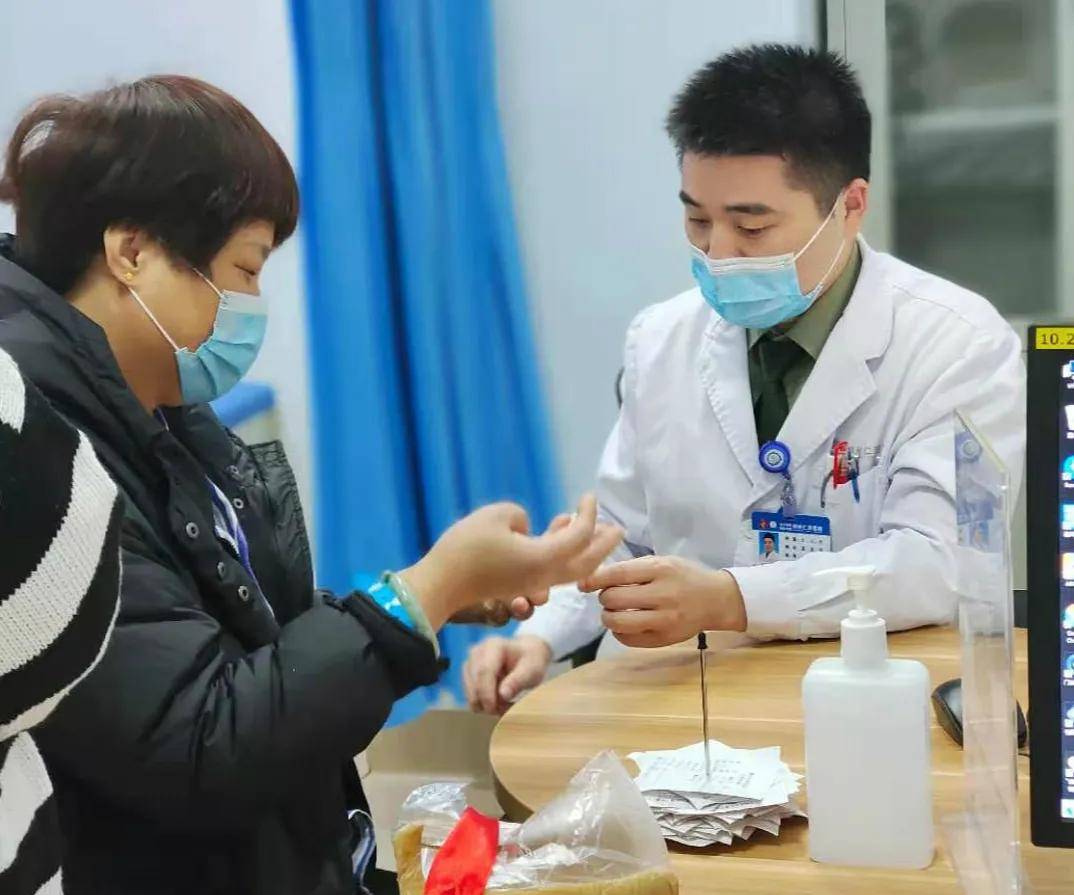 董其强:抓住了青年医生"小尾巴"的中年医生
