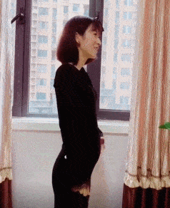 身材前凸后凹犹如怀孕一般 时常被陌生的阿姨询问: 