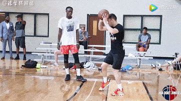 先来感受一下其中tyler讲解了一种试探步练习进行了一次训练课tyler