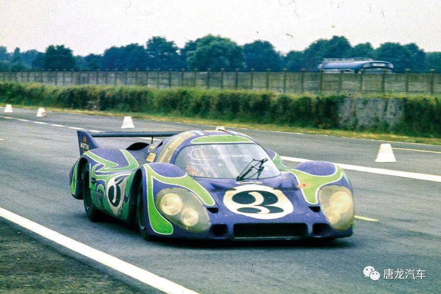 这部保时捷917赛车,正是jon gunderman「嬉皮911」的灵感来源,果然妙
