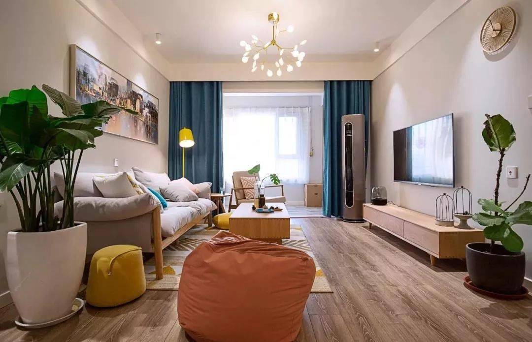 客厅窗帘的颜色搭配,提升空间的舒适度与温馨感