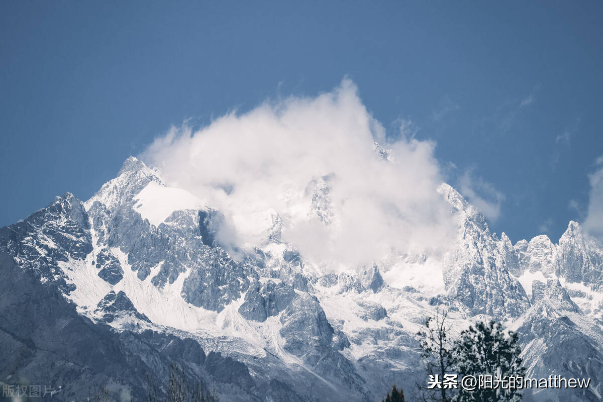 摄影组图:大雪纷纷,玉龙雪山冰凝雪积风景美