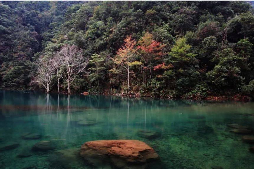 02 砚山浴仙湖 砚山浴仙湖景区位于砚山县,总面积109平方公里.