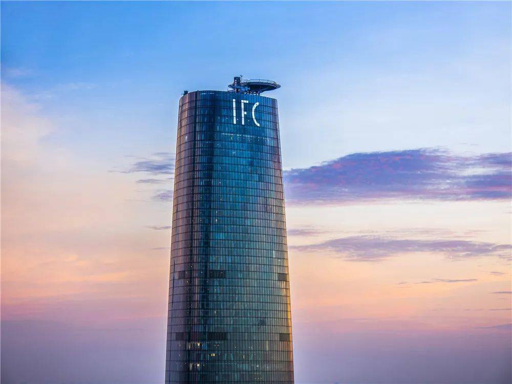 喜报| 广州国际金融中心,越秀金融大厦获评"超甲级商务写字楼"!
