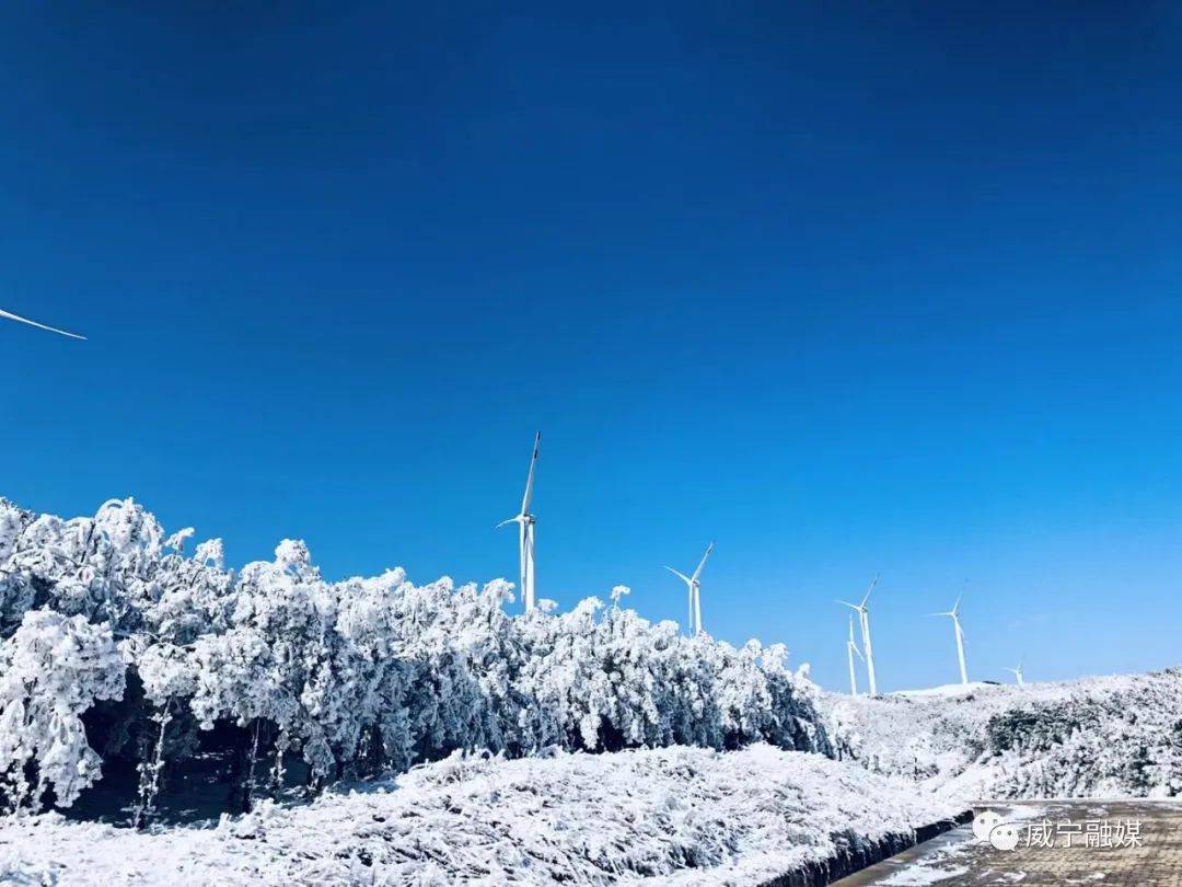 (来源:威宁广播电视台 隆冬时节 万籁俱寂 雪姑娘悄悄报到 广袤无垠