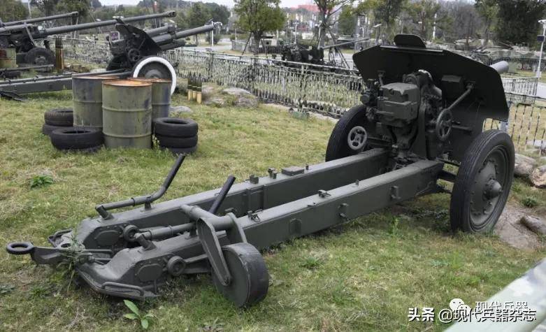该炮是新中国军工部门在1954年仿制生产的第一种大口径榴弹炮,作为师