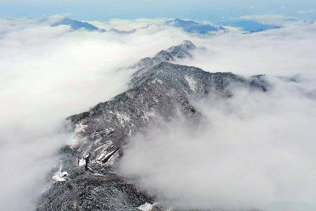 陕西行航拍秦岭太白峰中国南北方的分界岭