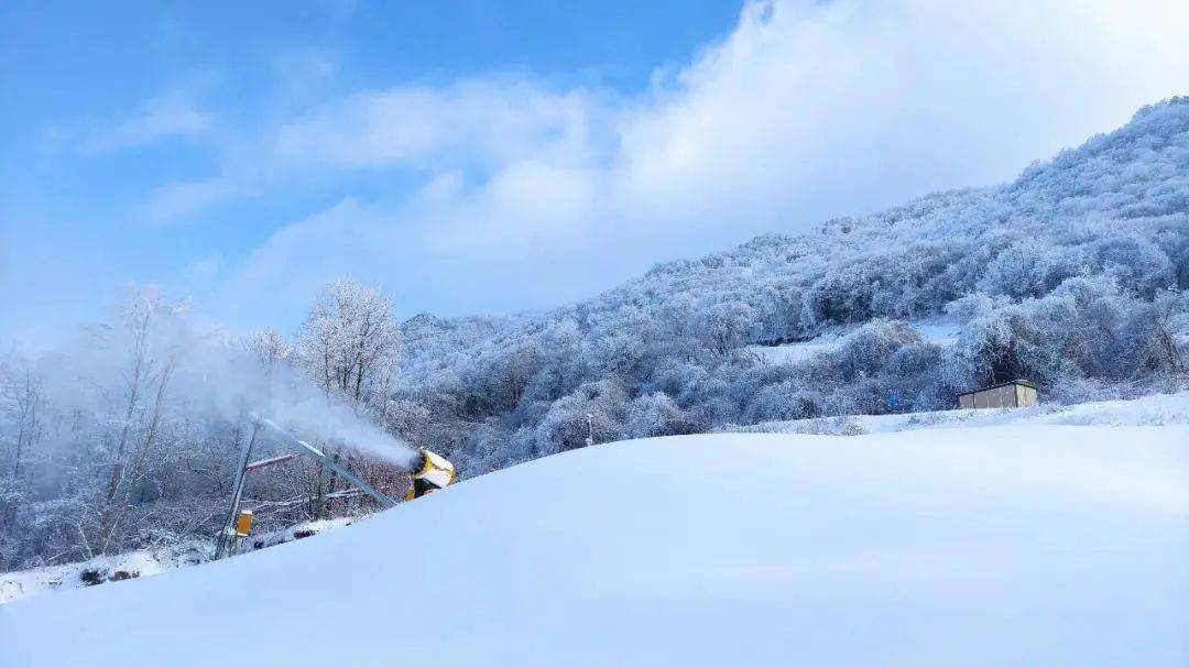 地址:陕西省宝鸡市太白县咀头镇塘口鳌山滑雪度假区内.