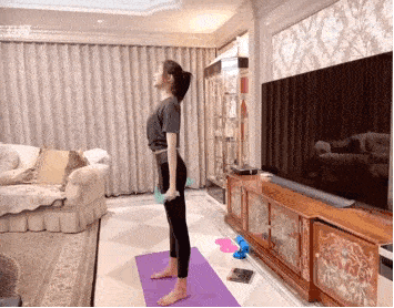 美女健身教练被偷拍走红,女生练出这样的身材,想不性感都难