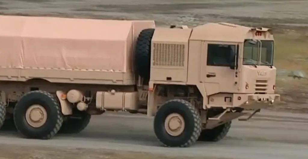 白俄罗斯的铁憨憨 明斯克mzkt-6001 6x6多用途卡车