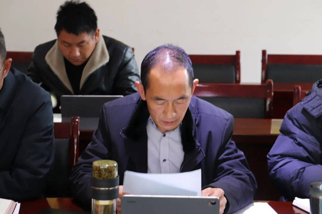 贡山县人民政府党组班子召开2020年度民主生活会