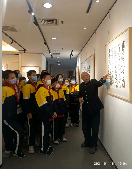 浦东模范中学东校学生在金海文化艺术中心的艺术和科技之旅