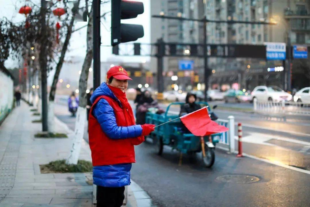 于是我通过冯丽,找到了这位阿姨,64岁的曹云妹.