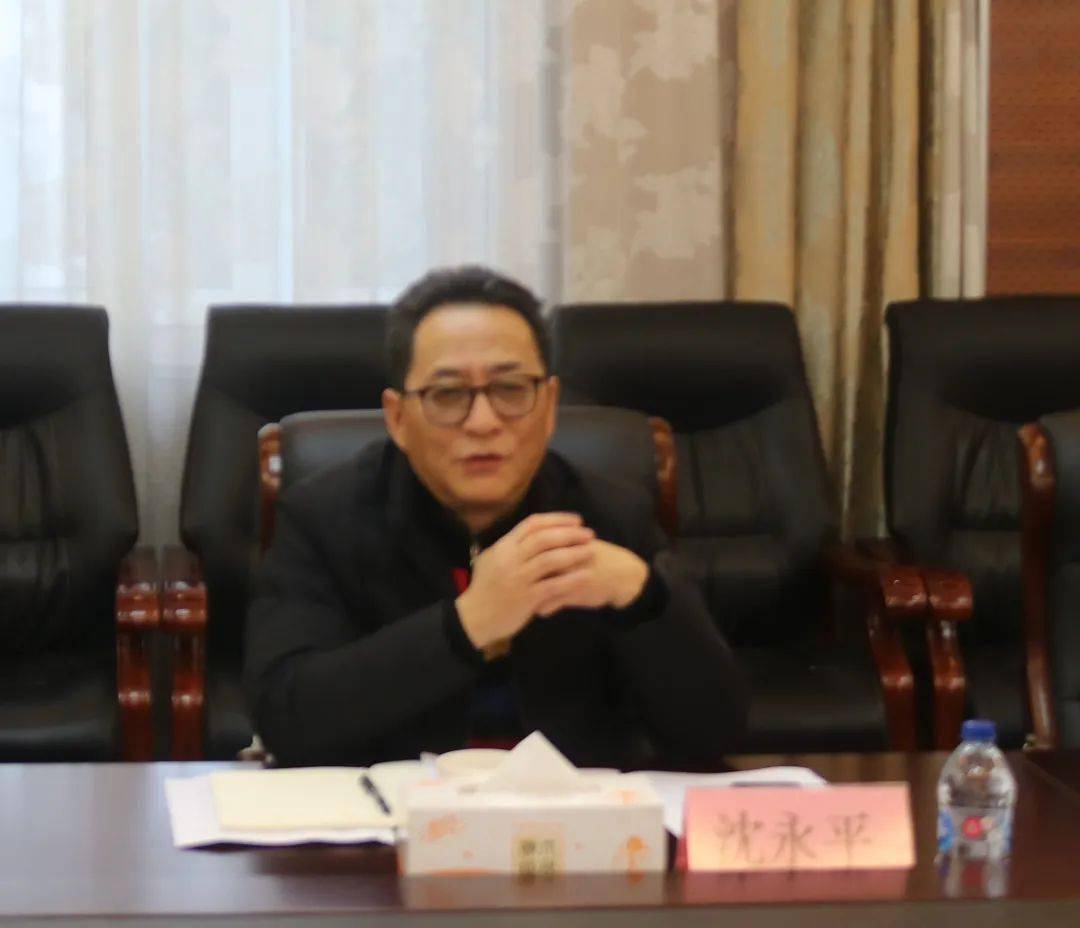 座谈会上,沈永平书记就村居"两委"换届前期工作推进,存在的问题和困难