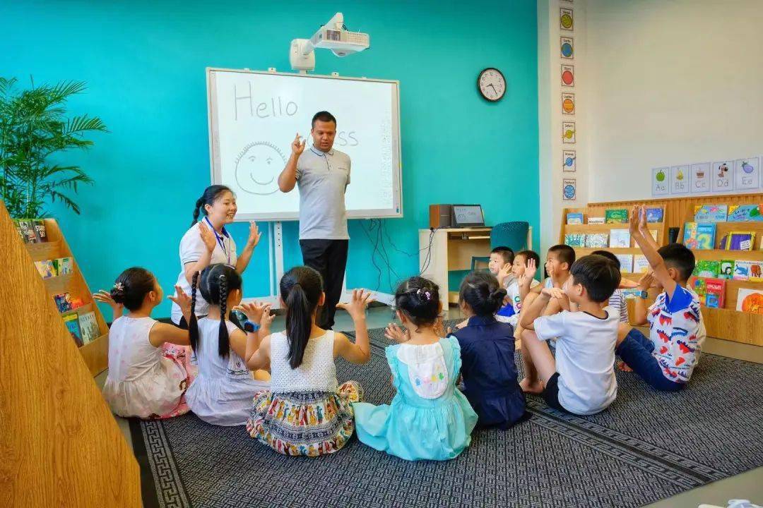 让学生在轻松愉快的氛围中学习,培养学生的学习兴趣