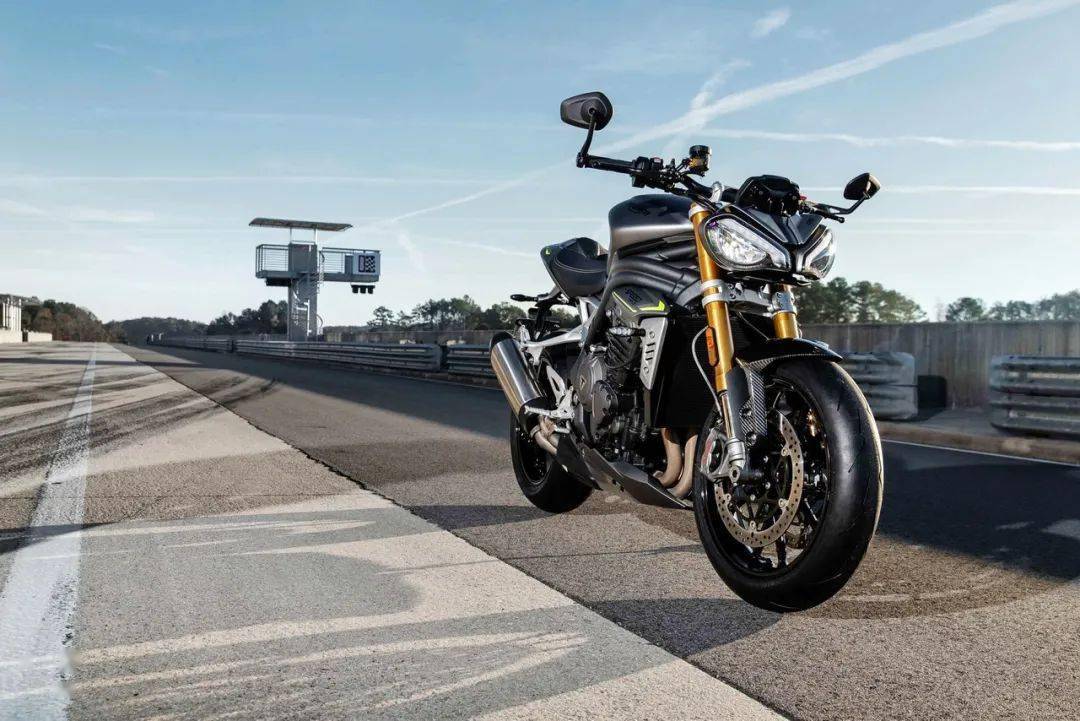 凯旋摩托发布新型街车speedtriple1200rs