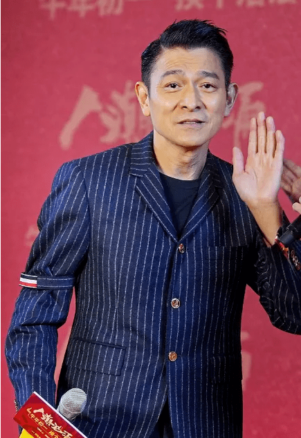 刘德华一首《笑一笑》句句真实感人,满满的回忆!