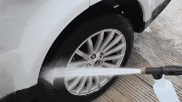 精致洗车 洗车可是一门技术活 看似简单,步骤却很繁杂  洗车水枪匠档