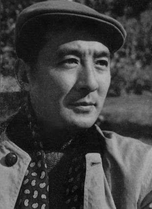 白杨 原名杨成芳 1920年生于湖南省 1936年与明星影片公司签约 她主演