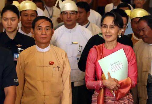 缅甸军方电视台:缅甸总统府宣布,将国家权力移交军方