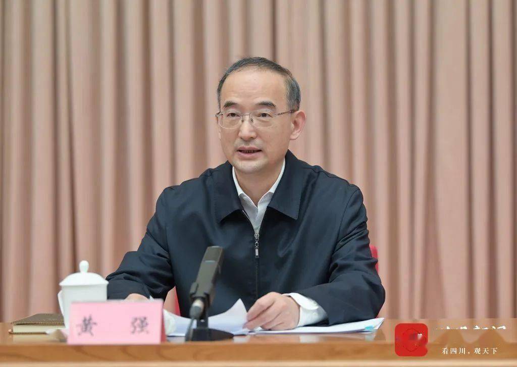 黄强此前为四川省委副书记,省政府代省长.
