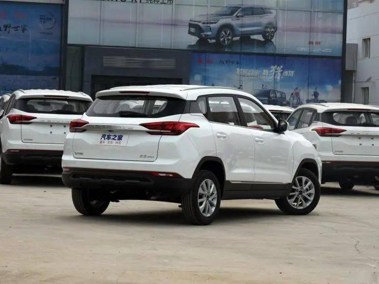 作为北京汽车推出的小型suv,beijing-x3采用了北京汽车最新设计语言