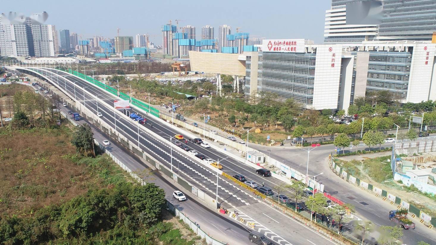 顺德龙洲路甲子路口跨线桥主线通车