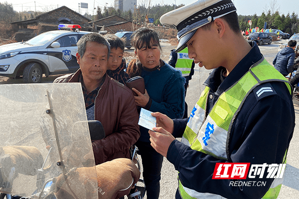 临武县万水乡:对道路交通违法行为进行联合执法