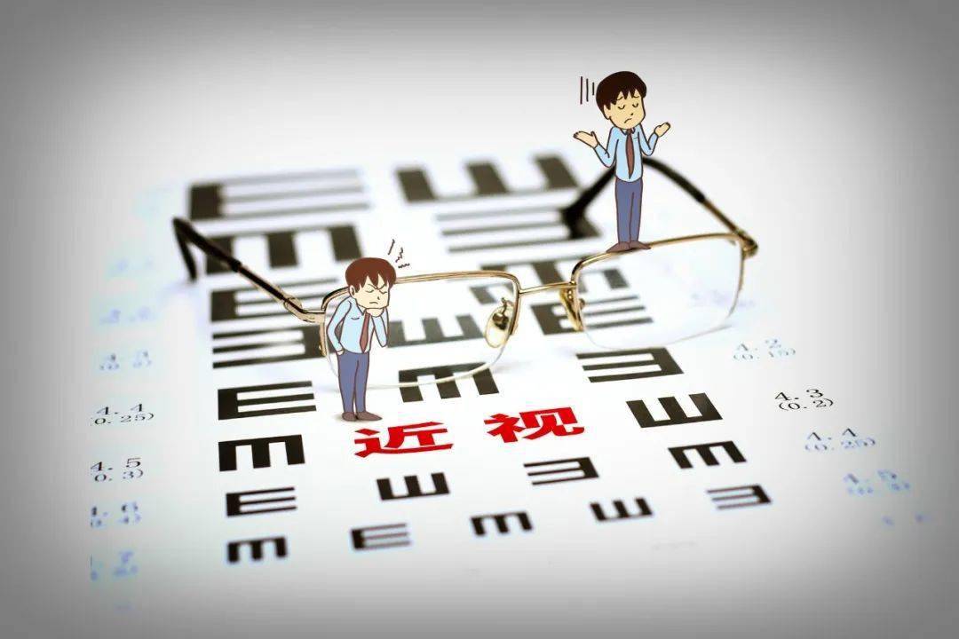 11岁男孩半年近视加深100度!妈妈后悔:不该带他做这种