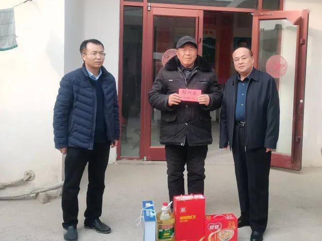 县政协党组副书记,副主席,浮龙湖开发区党工委书记王广宏同志到曹庄乡