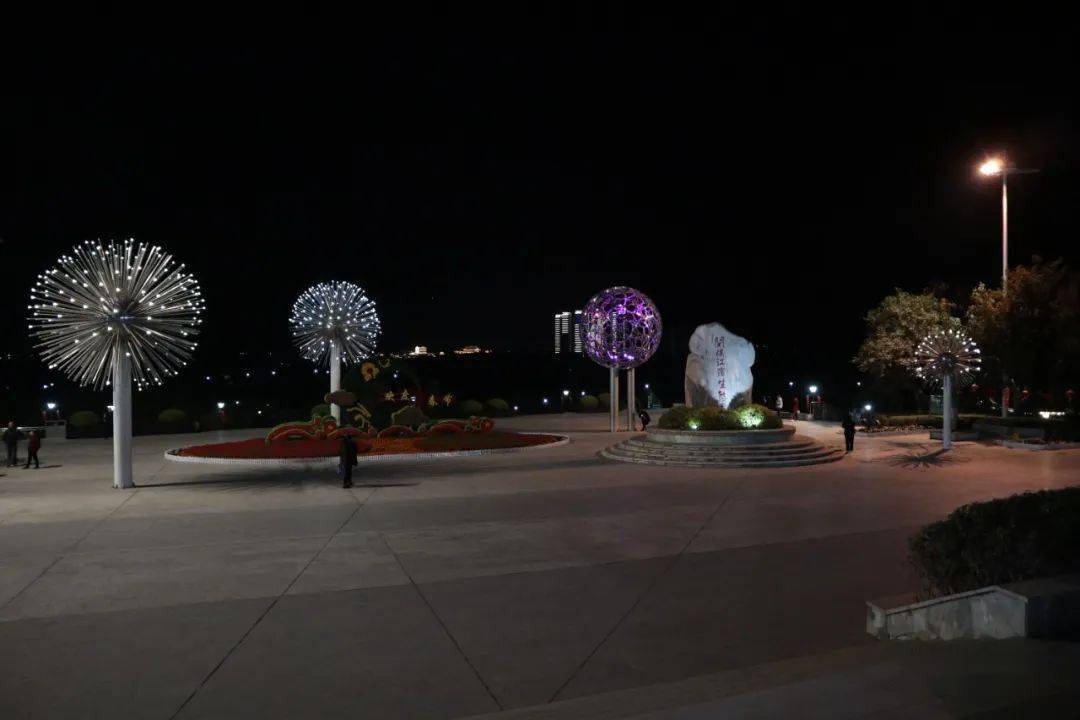 据了解,滨江大道建筑及公园夜景照明提升工程(二期)以 "八闽首邑 大