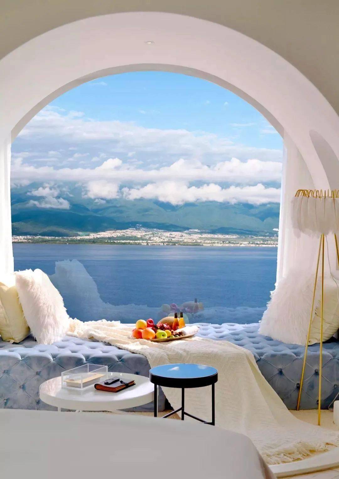 「更时髦」,「更性感」,「更细节」,「更浪漫」,「更呆得住」,「更有