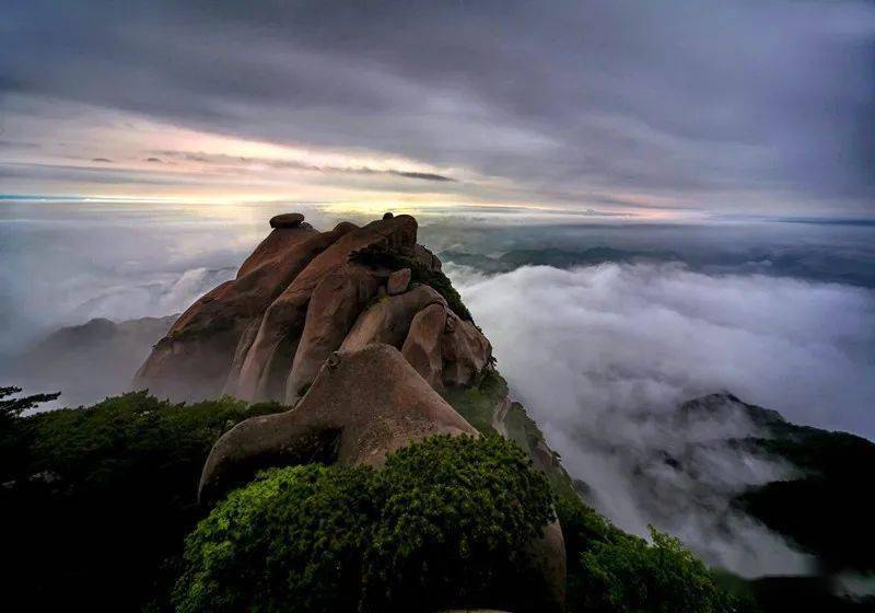 潜山天柱山风景区:雄伟之美始于峰