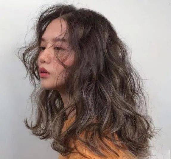 2021年减龄卷发,2020年减龄发型卷发 2021 trend hair | 减龄 显脸小通通get!_卷发