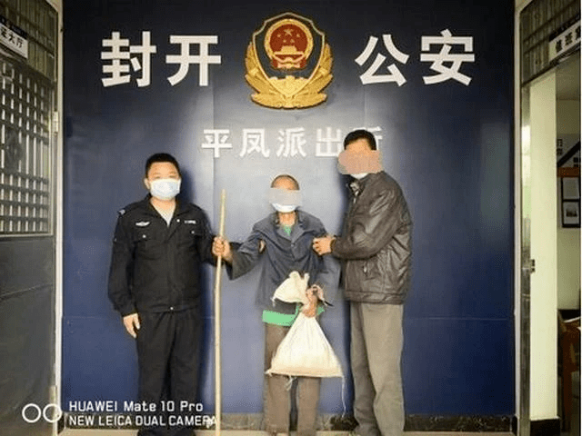 郁南八旬老人迷路宿竹林,封开民警暖心寻亲人