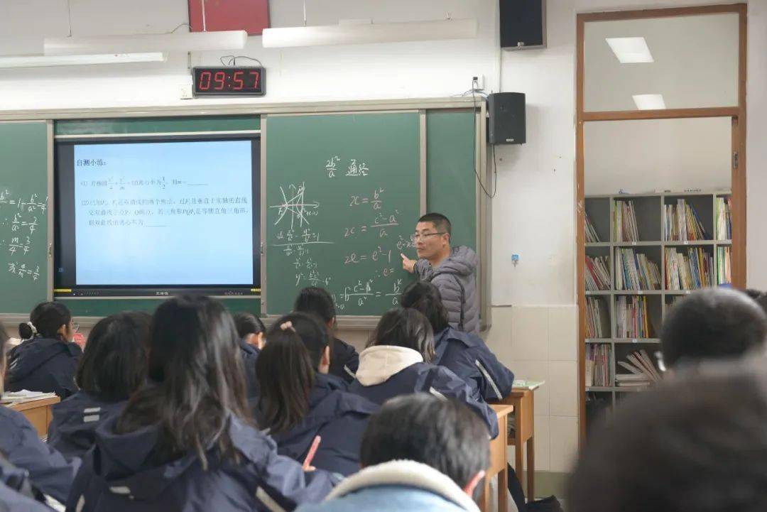常州市戚墅堰实验中学教育集团恭祝您新年快乐!