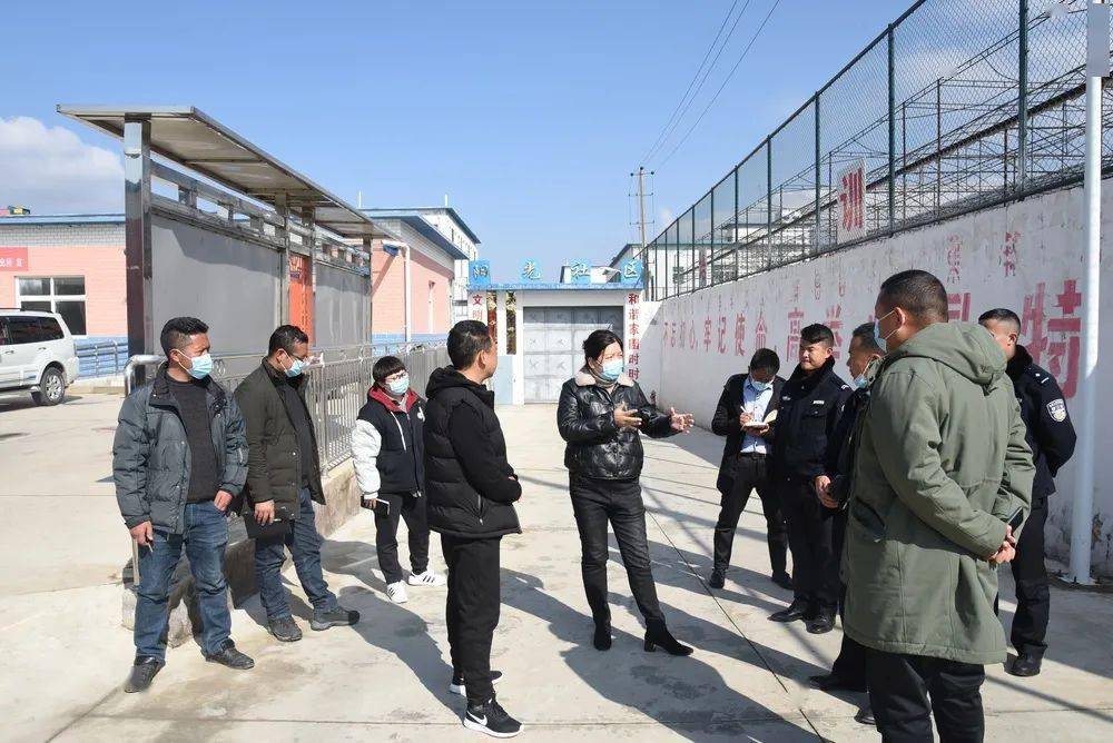 大年初一,何建梅到基层检查春节期间值班值守情况