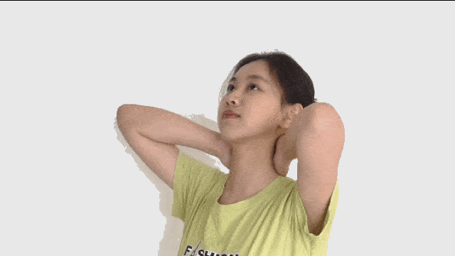 将头仰起看向手臂,保持5秒.