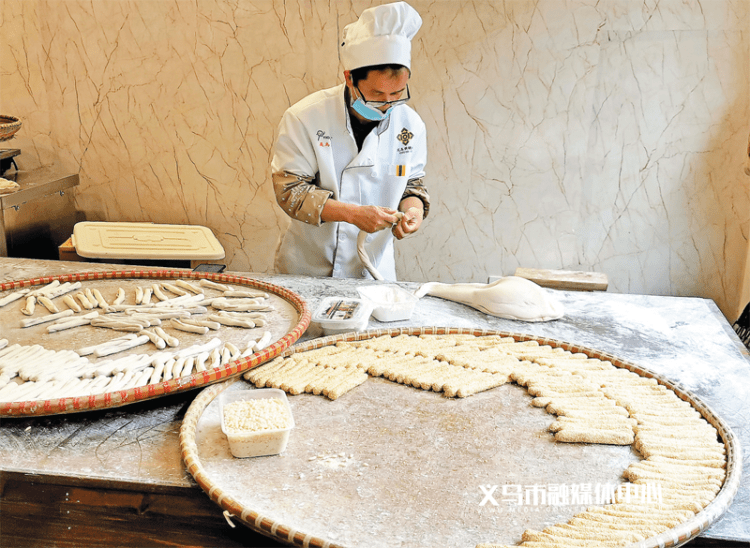 佛堂老街传统美食制作现场.